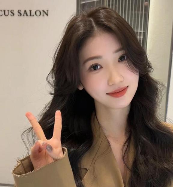 2024年最新女式發(fā)型流行趨勢，時尚潮流與個人立場的交融