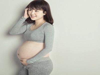 孕婦最新寫真探索自然美景，寧靜與平和的內心之旅