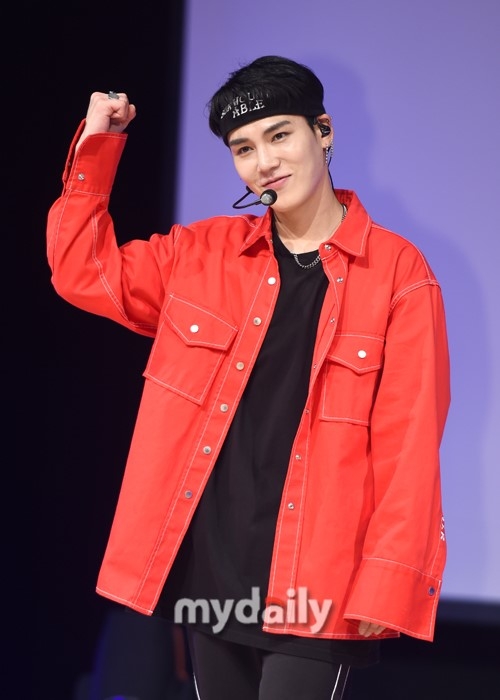 韓國最新出道男團，小巷中的獨特探索之旅，隱藏寶藏揭秘！