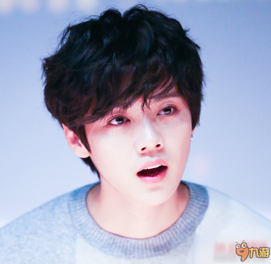 薛之謙最新帥照展現音樂才子魅力與時尚風采