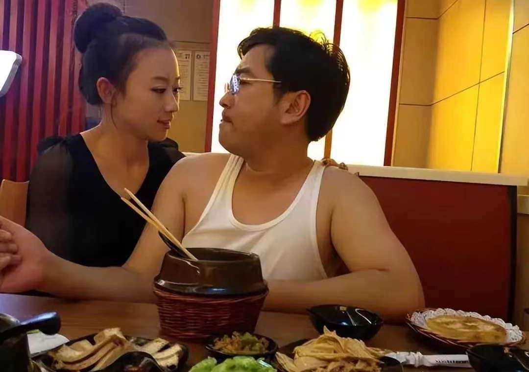 紀英男范悅最新照片,紀英男范悅最新照片，時代之光下的璀璨明星