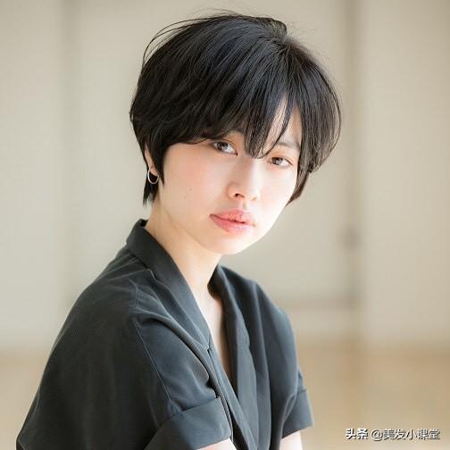 探索自然美景與內(nèi)心寧靜，最新30歲女性短發(fā)發(fā)型圖片