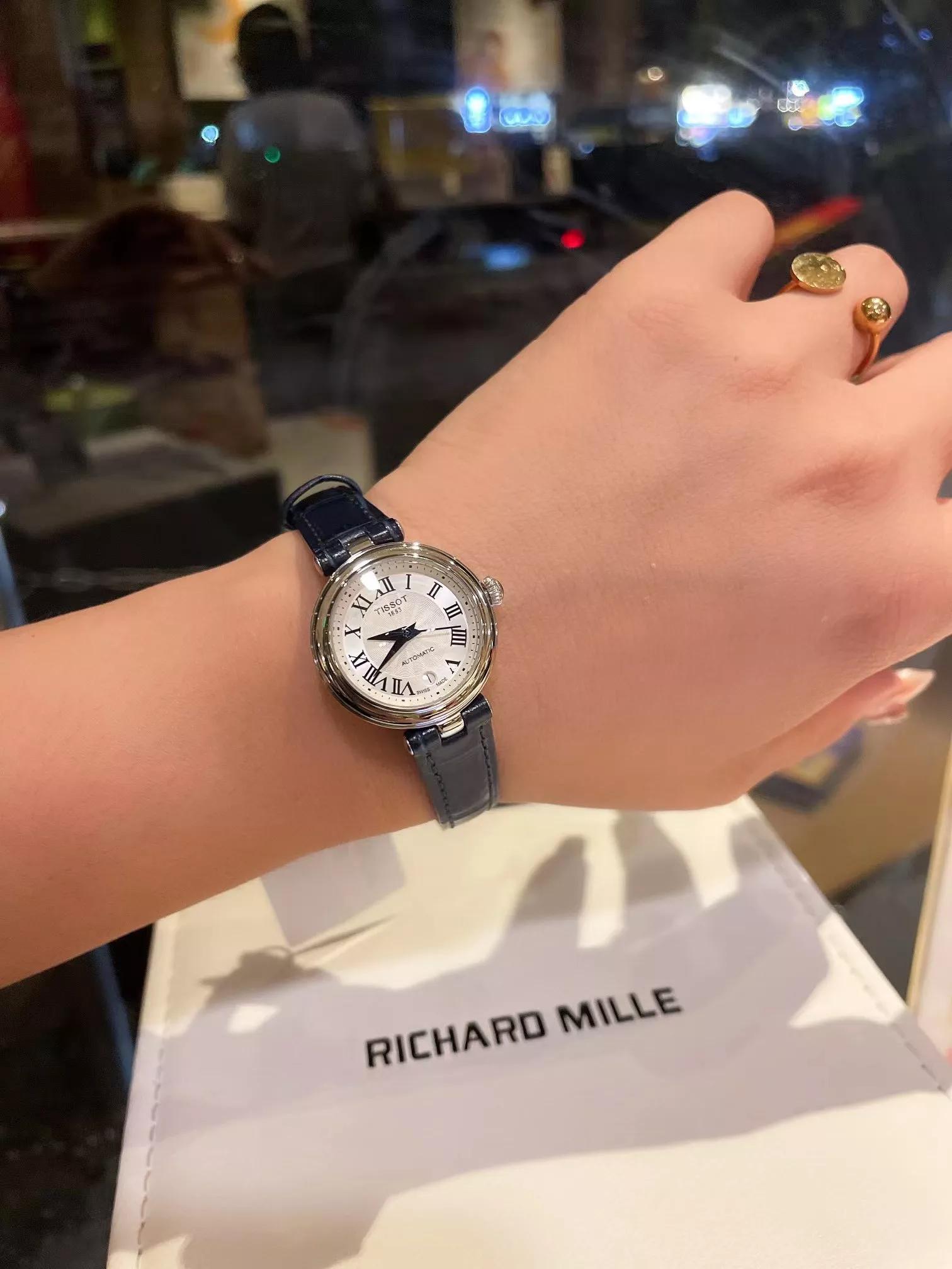 天梭女手表最新款款式，科技與時尚的完美融合亮相！