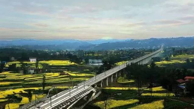 蓉昆高鐵威遠最新動態，溫情故事隨高鐵而來