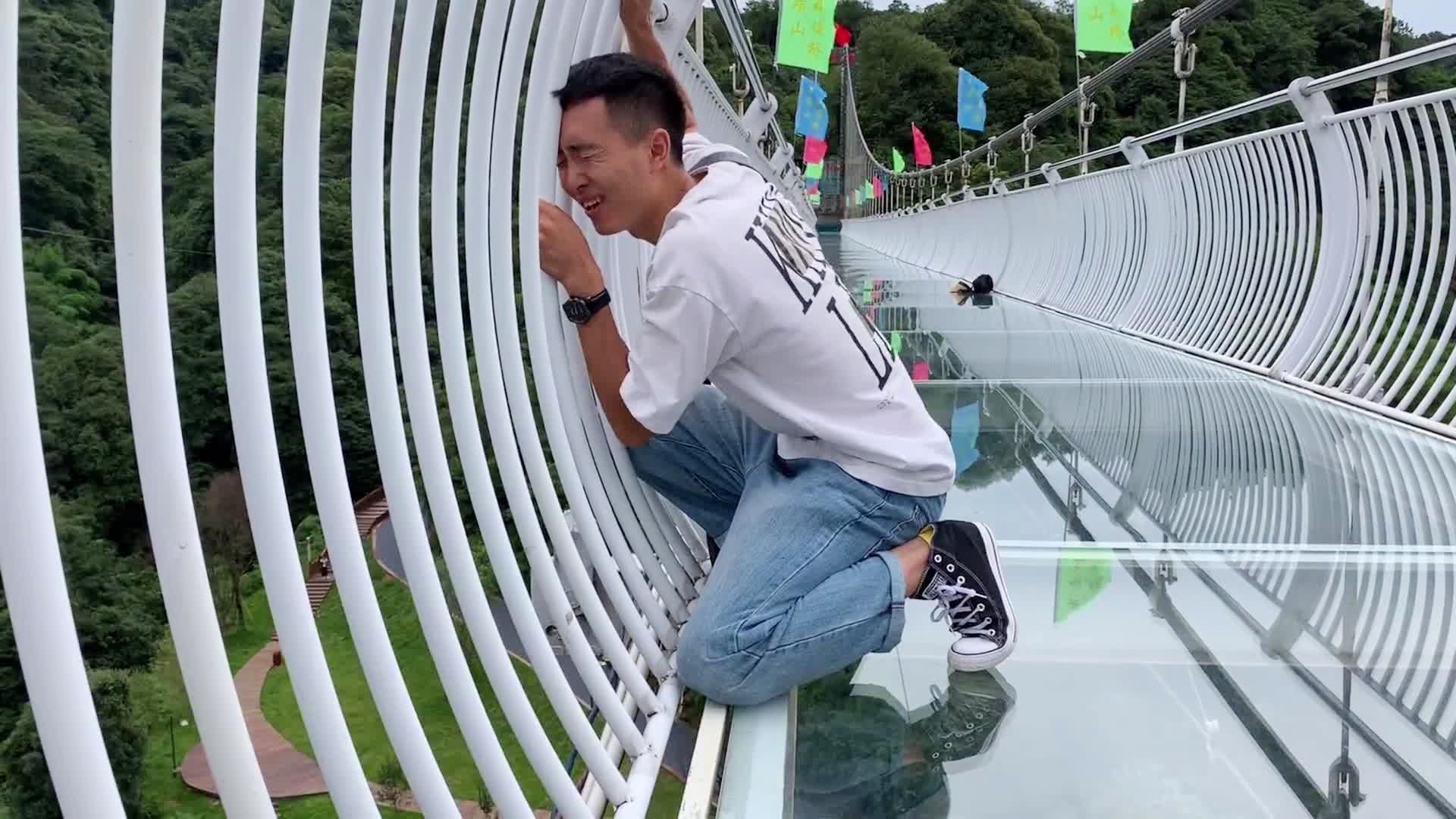 眉山玻璃橋最新動態(tài)，最新消息與相關(guān)論述揭秘