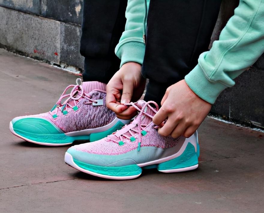 安踏籃球鞋新款科技重塑球場，前所未有的籃球魅力體驗