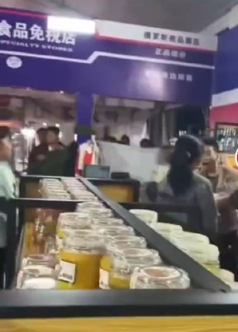 一打假博主團隊遭商戶圍毆,靈活性執行方案_體驗版16.708