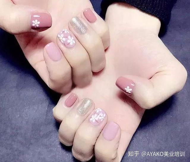 最新時尚美甲圖片大全,潮流指尖藝術欣賞