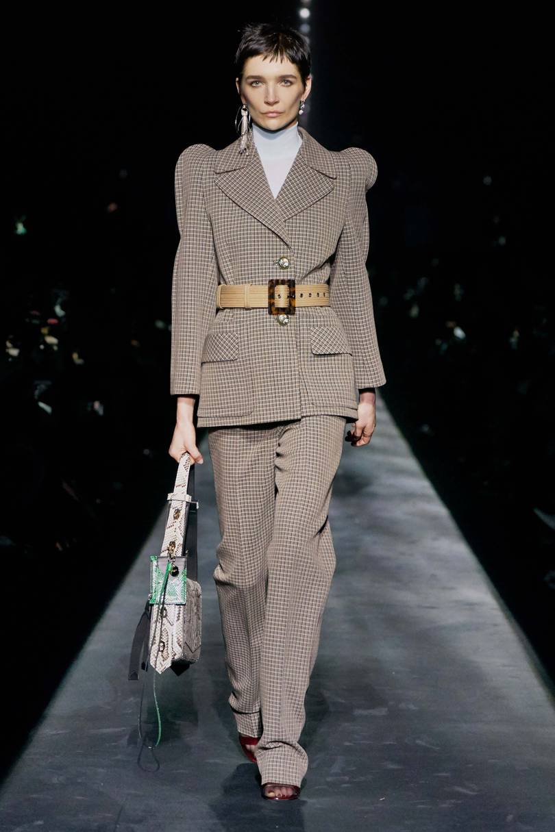 大牌服裝時尚風采與家的溫馨故事