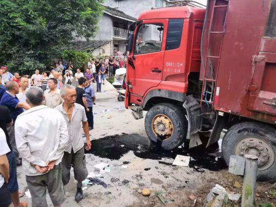 南充車禍揪心時刻，愿平安無事！最新更新????