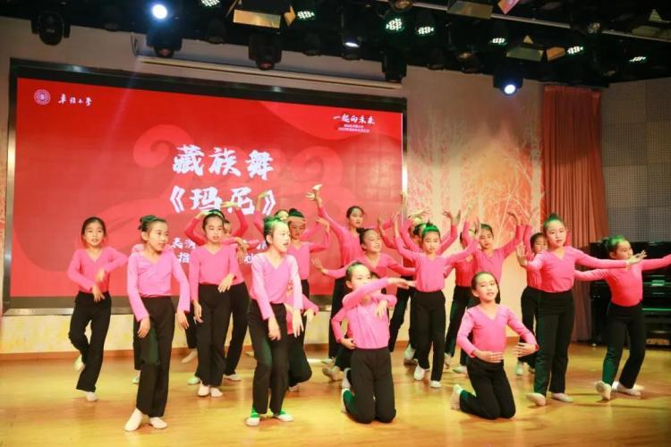 卓雅最新,卓雅最新，時(shí)代的印記與時(shí)尚的前沿