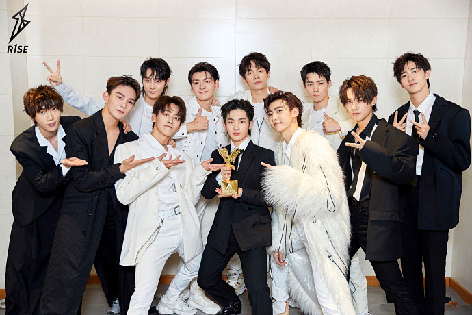 誤入男團(tuán)最新科技新品引領(lǐng)生活新潮流