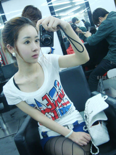 網絡紅人程琳最新科技魅力照，生活因你而不同