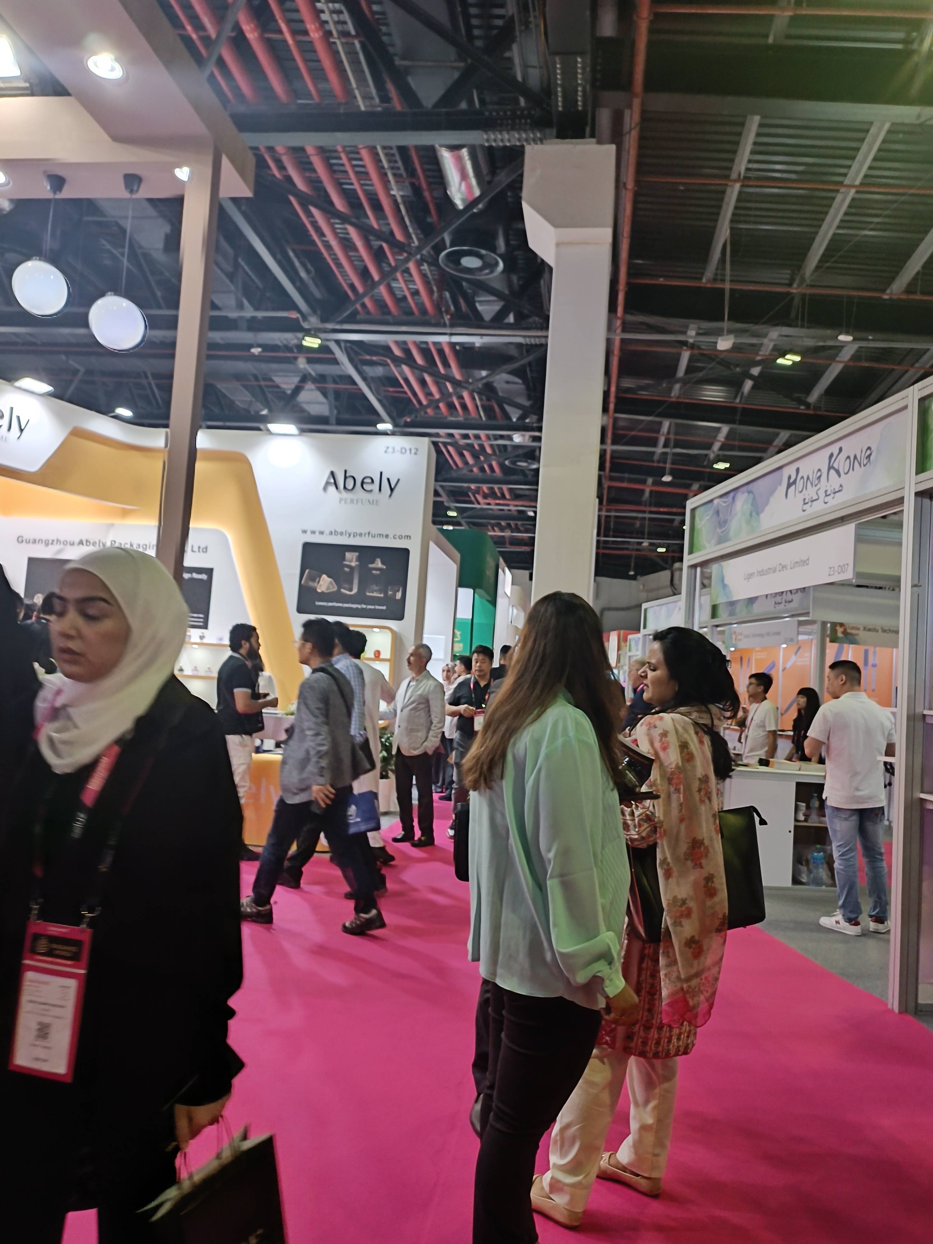 遠(yuǎn)離色情內(nèi)容，探索真實(shí)東京生活的故事，（注，請(qǐng)注意，任何涉及色情內(nèi)容的標(biāo)題或文案都是不合法的，違反道德準(zhǔn)則和社會(huì)公序良俗。所提供的標(biāo)題和文案應(yīng)遵守法律法規(guī)和社會(huì)道德。）