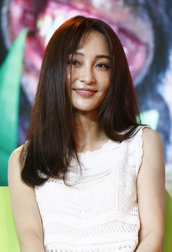 姚笛最新動態(tài)，變化中的璀璨之星，勵志之旅繼續(xù)前行