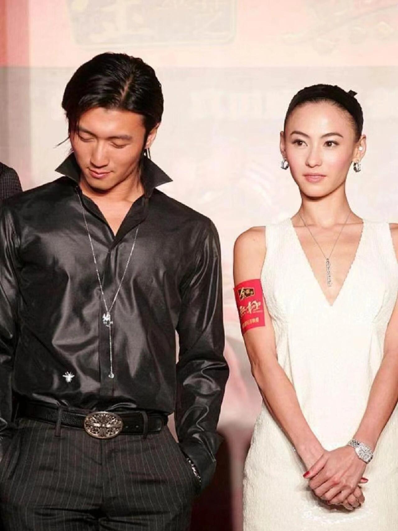 張柏芝與謝霆鋒最新動態(tài)揭秘,小巷美食店探秘之旅