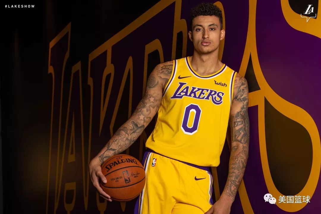 湖人新星庫茲馬探尋小巷籃球魂與獨特小店之旅的最新照片曝光