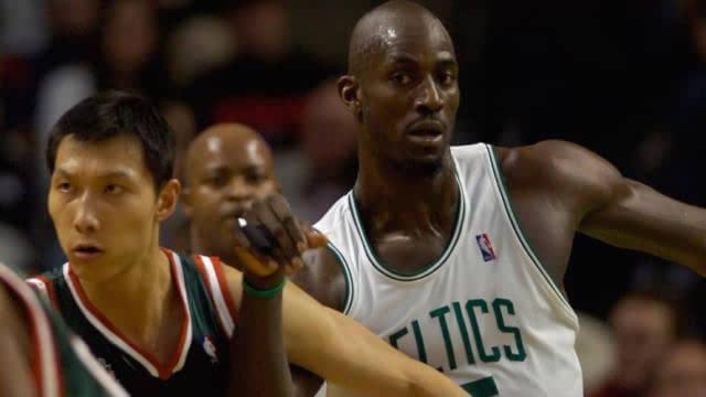 易建聯展現籃球巨星的力量與技巧,最新隔扣驚艷瞬間