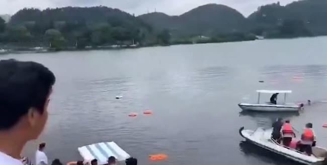 安順大巴水庫(kù)驚魂,人生變化與自信創(chuàng)造奇跡的奇跡故事