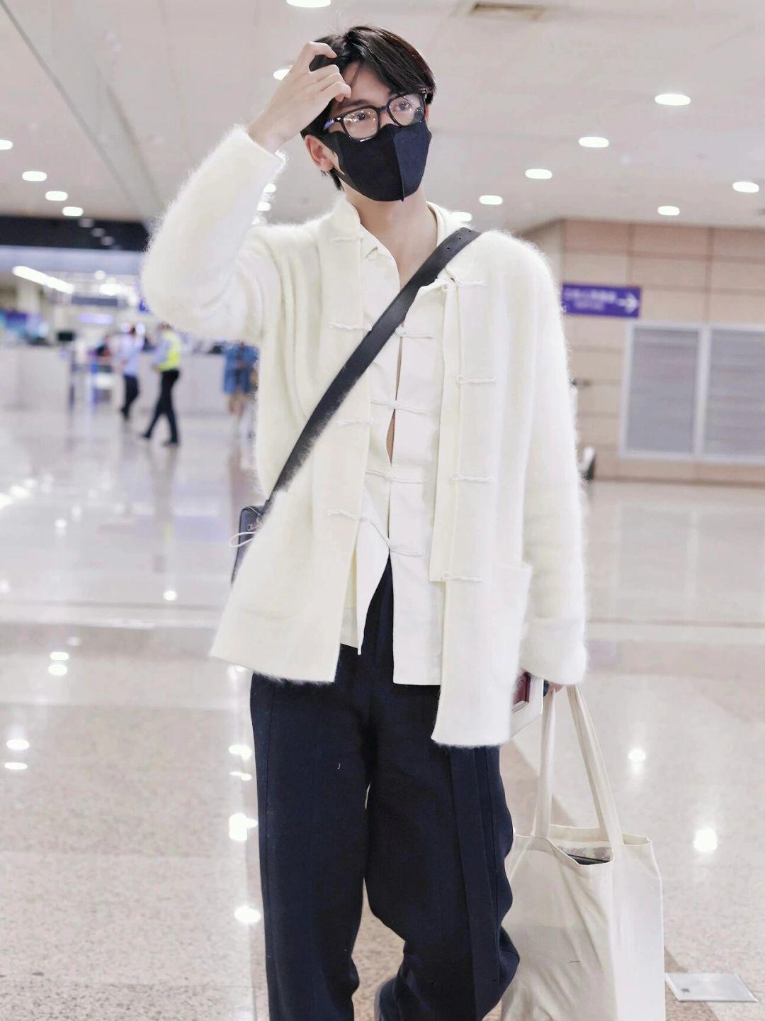 張凌赫最新穿搭，時尚先鋒的蛻變之路展現新風采