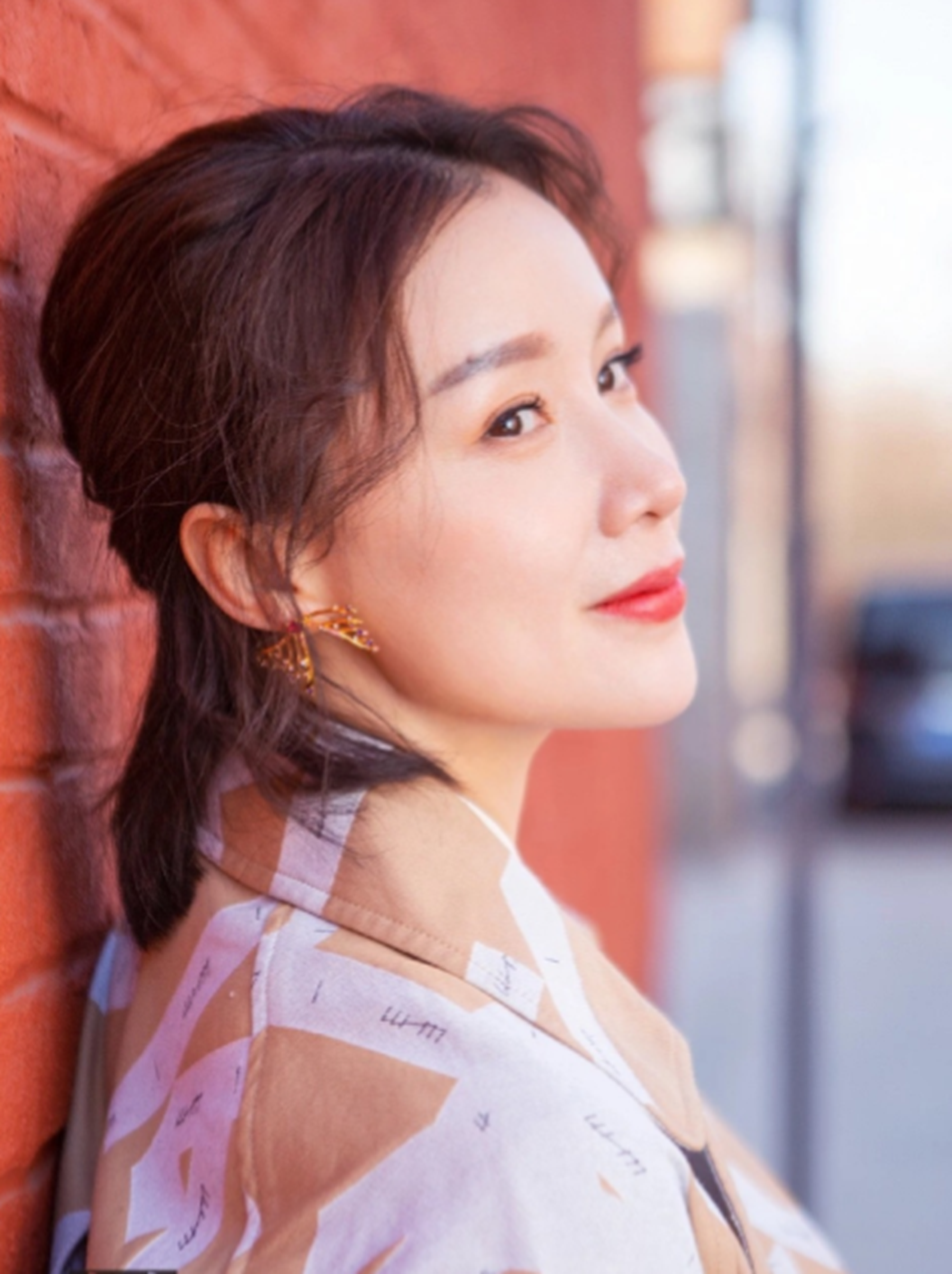 演員百合何傾力代言的高科技新品，引領(lǐng)未來生活新潮流！