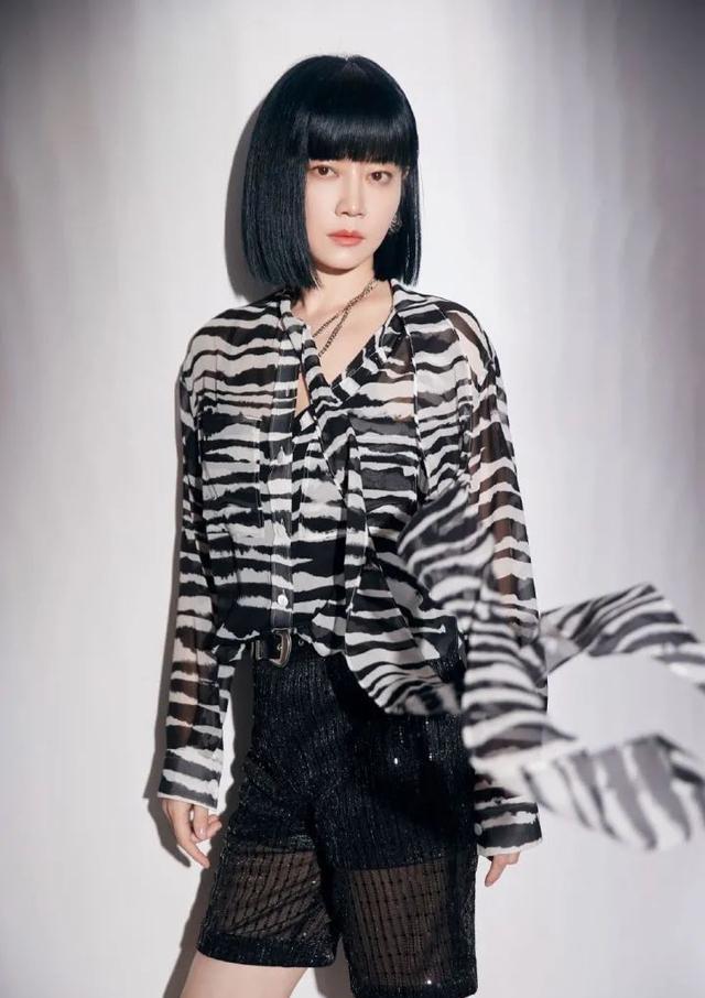 夏日時尚搭配指南,思辨穿搭,展現個性魅力風采