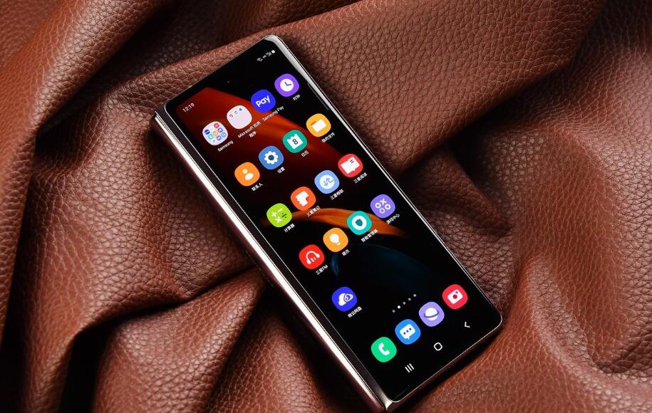 三星新款智能手機，探索自然美景的絕佳伙伴