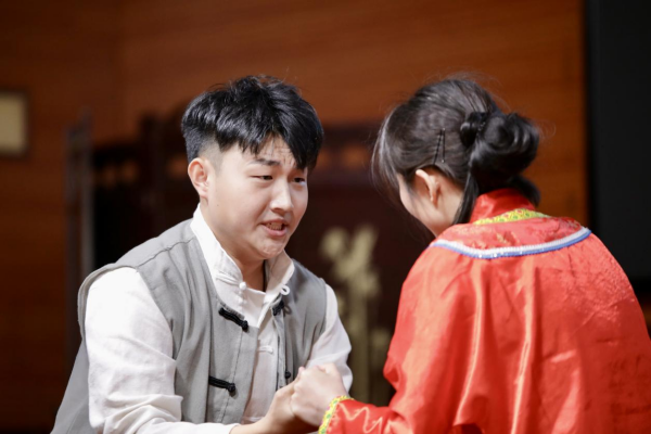 青春之歌，年輕面孔與動人故事的演員列表