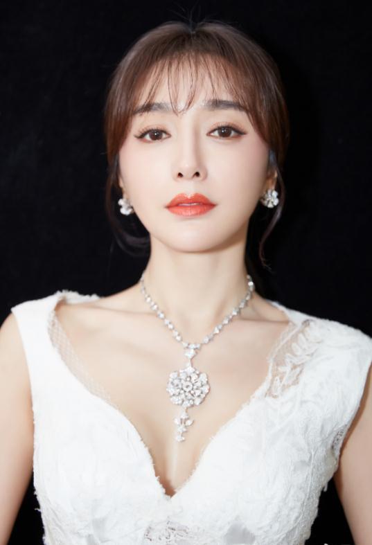 揭秘明星白皙肌膚背后的秘密，自信與成就感的源泉探索