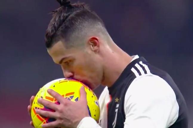 C羅賽場風采與小巷中的美食奇緣,熱血激情與隱藏的美食瑰寶