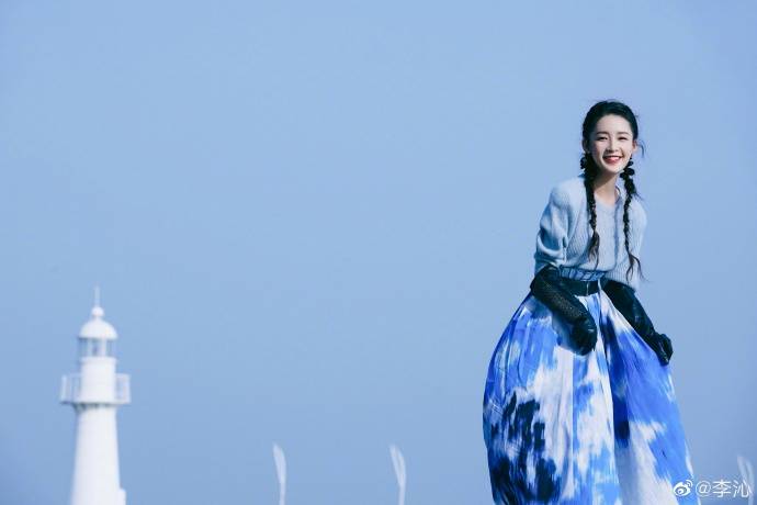 李沁最新動(dòng)態(tài)，明星閃耀與未來(lái)展望