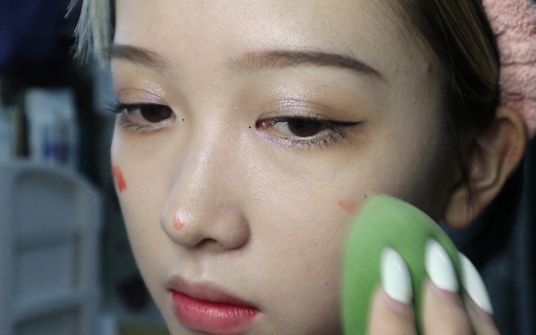 最新化妝教程視頻，探索自然美景之旅，尋找內心平和寧靜的化妝藝術