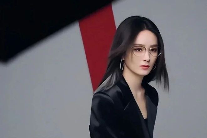 趙麗穎最新發型揭秘，巷弄美發天堂的魅力風采