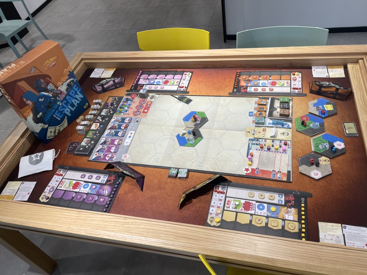 游卡桌游上市,科技引領(lǐng)游戲革新,開啟桌游新紀(jì)元