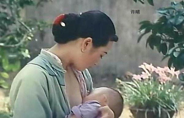 女明星喂奶的溫馨日常記錄