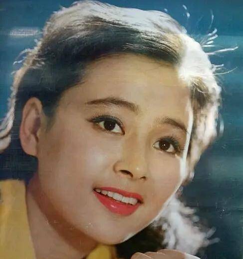 演員張瑜的星光日常,璀璨簡歷揭秘溫暖日常