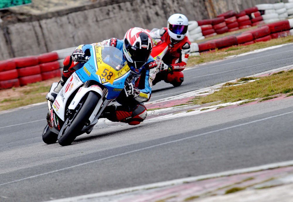 摩托車賽車比賽，速度與激情的極致對決