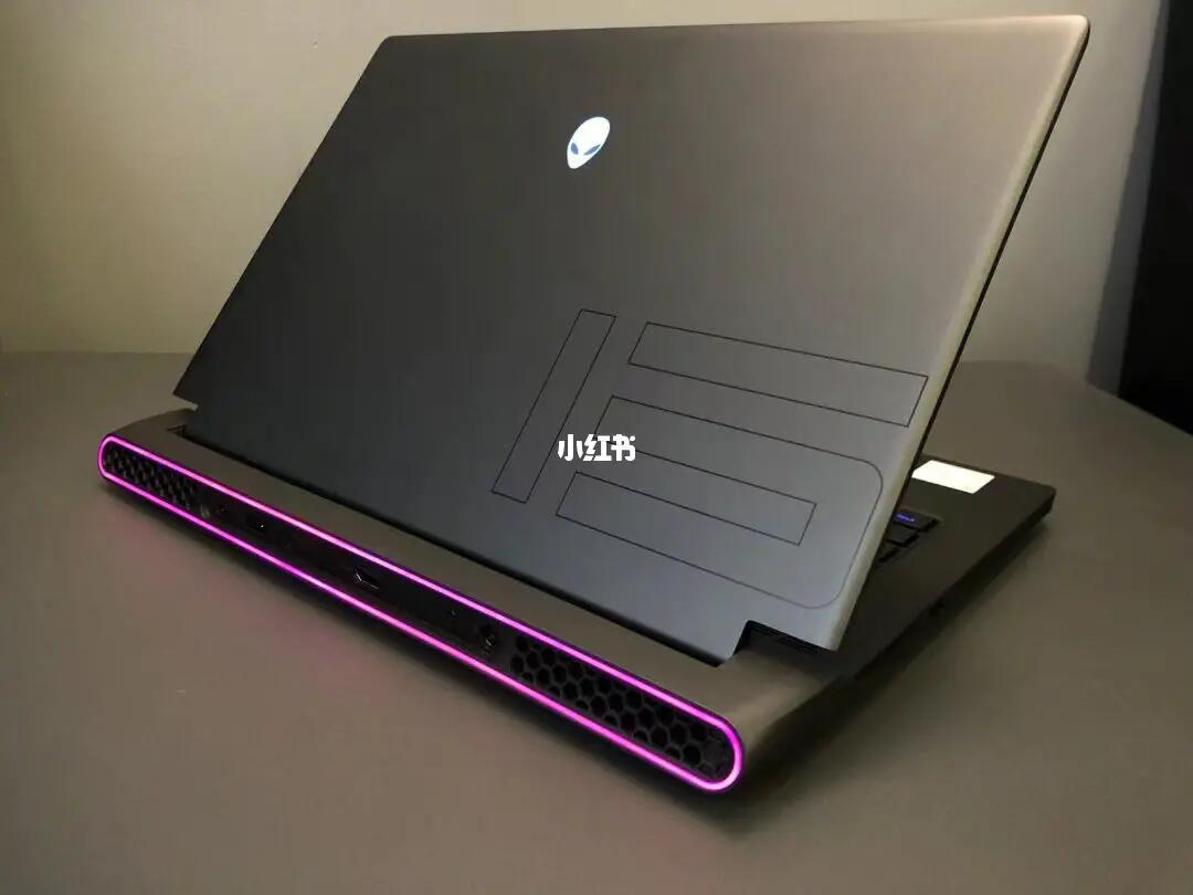 外星人新款筆記本電腦揭秘，小巷中的科技探險之旅