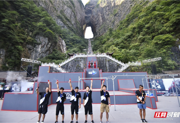 張家界天門山酷跑比賽,挑戰極限,速度與激情的體驗!