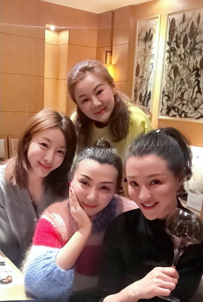 女演員被扛背后的辛酸與故事揭秘