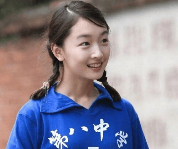 女演員被扛背后的辛酸與故事揭秘