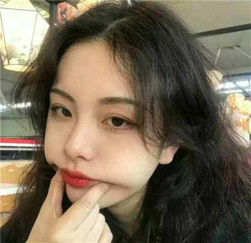 最新QQ女生頭像精選與小巷特色小店探秘