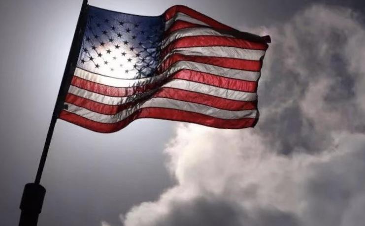 中興2025年新款手機,與自然美景共舞的詩意圖賞