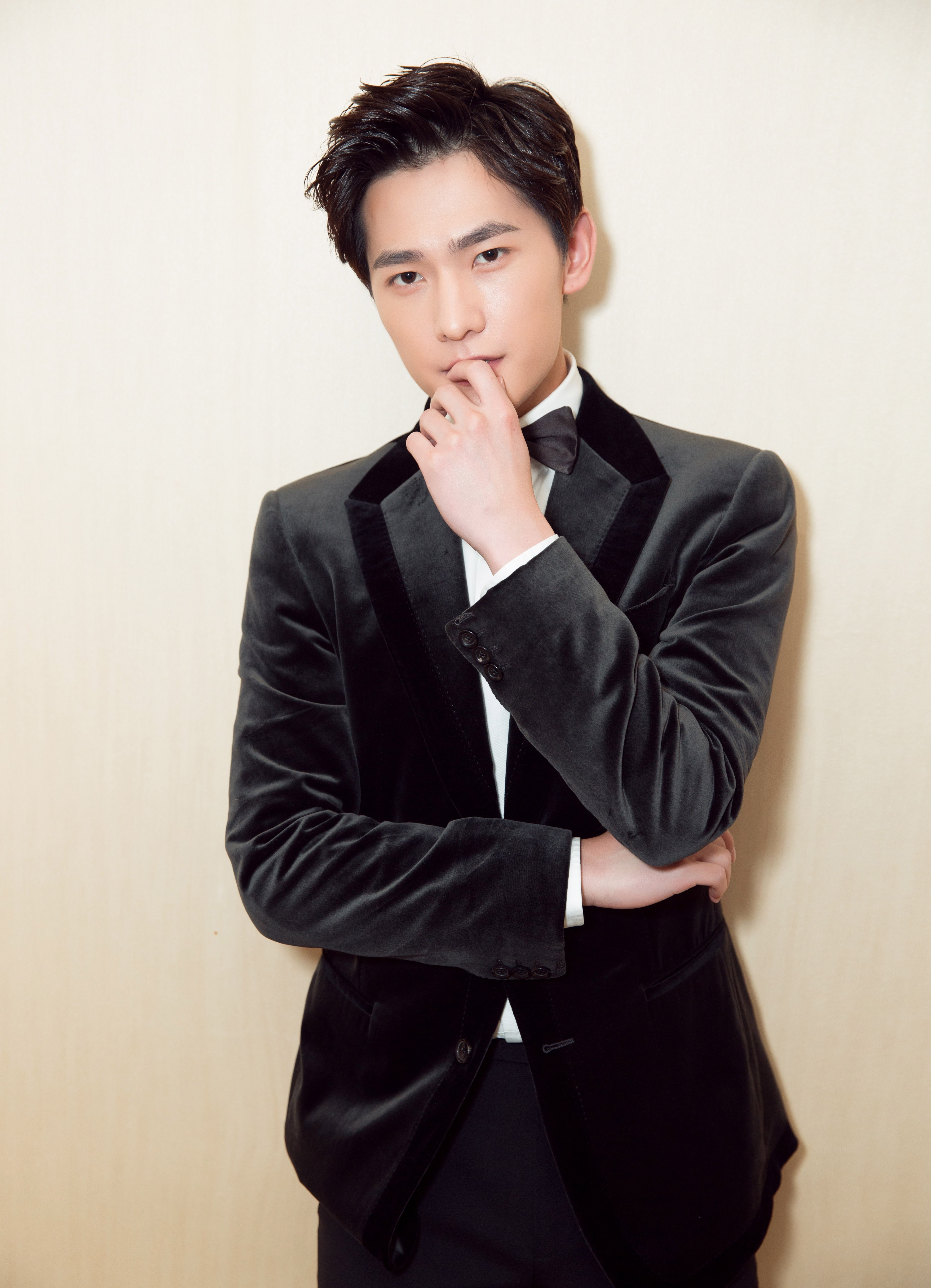 楊洋最新寫真——多維時尚魅力的展現