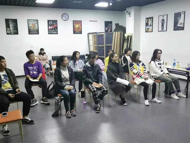 演員培訓(xùn)學(xué)校,完成演員技能學(xué)習(xí)的步驟指南