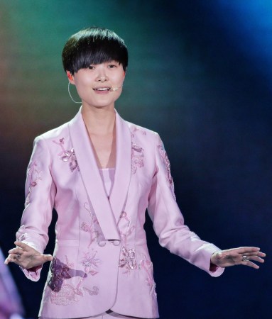 楊蕾最新寫真——展現時尚魅力的瞬間