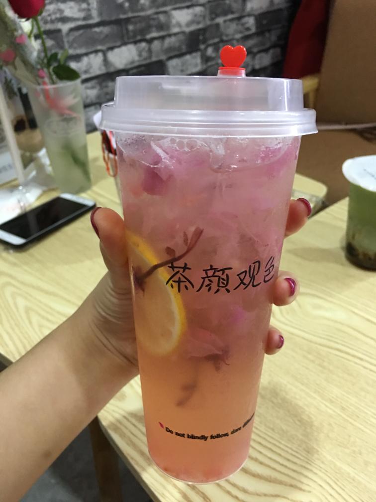 『新品奶茶推薦，日常溫馨與奇妙邂逅』