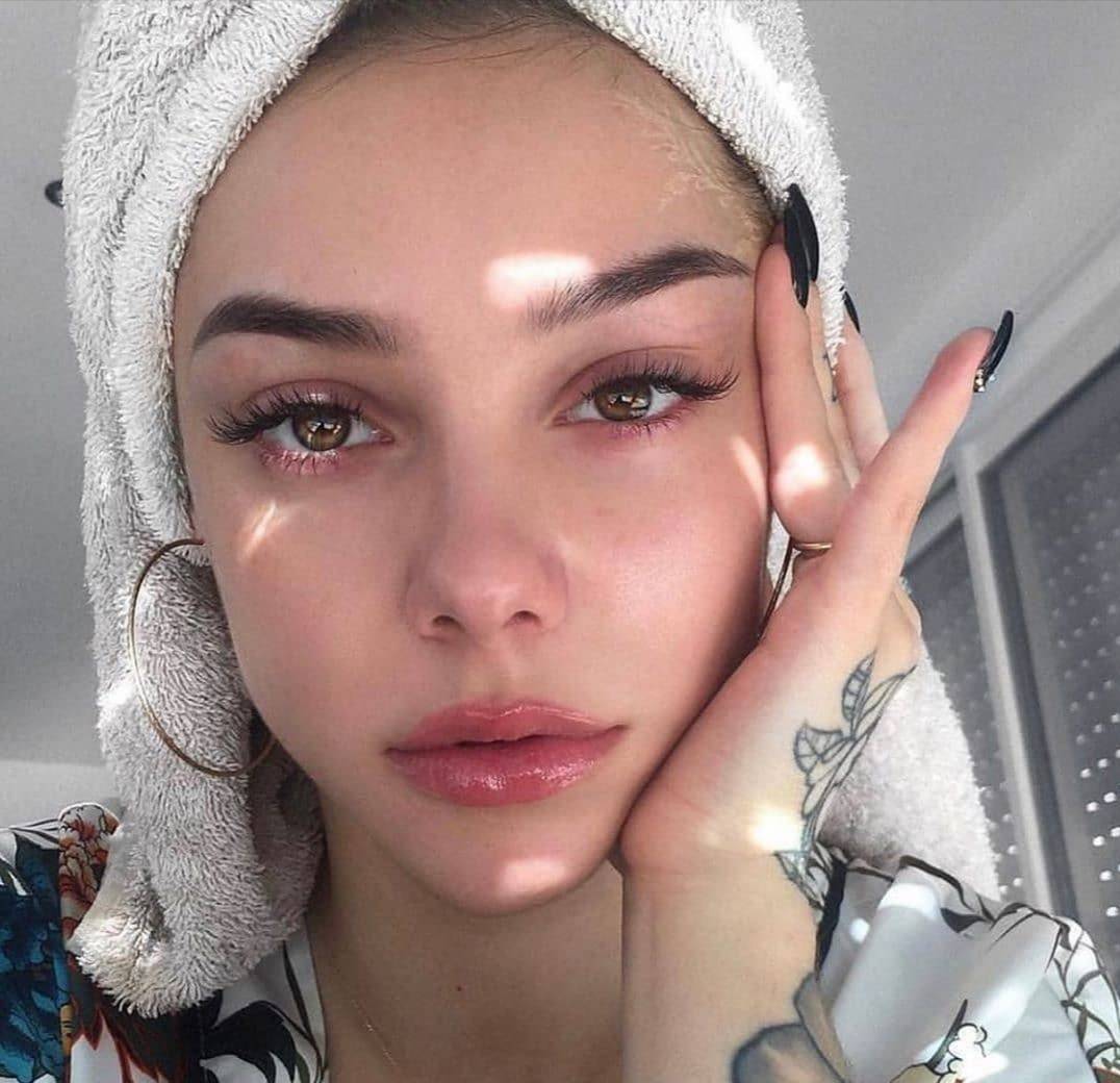 歐美高清女性頭像最新，小巷中的藝術探秘之旅