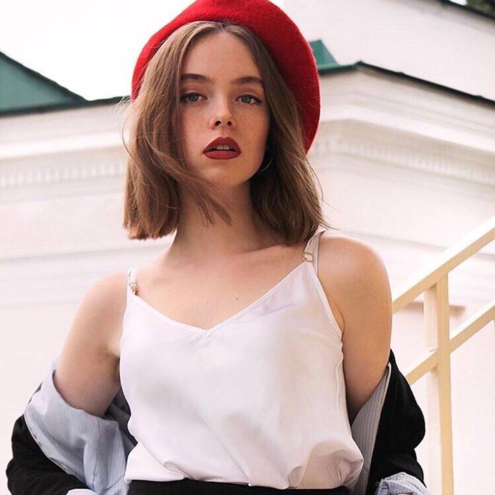 歐美高清女性頭像最新,小巷中的藝術(shù)探秘之旅