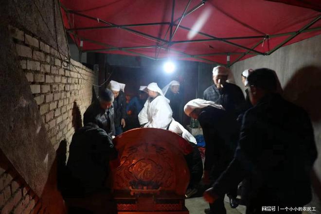 最新農(nóng)村出殯儀式視頻,自然美景中的心靈之旅,探尋內(nèi)心平靜的力量